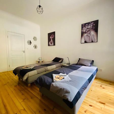 Spacious Modern Vintage Flat In The Heart Of Szófia Kültér fotó