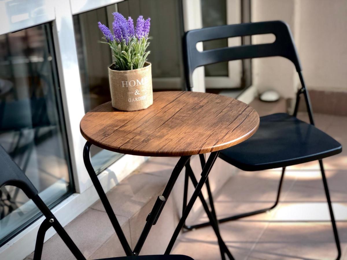 Spacious Modern Vintage Flat In The Heart Of Szófia Kültér fotó